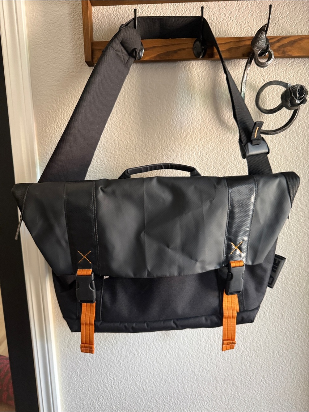 24/7 Traffic Messenger Bag